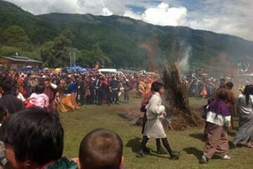 Feuertanz beim Thangbi-Mani-Festival