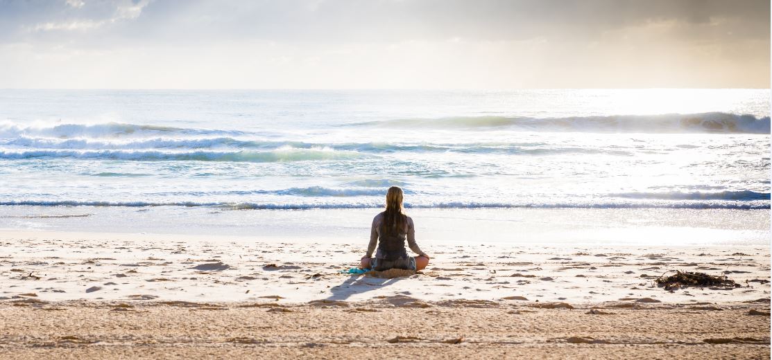 Meditation am Strand Wainando Travel