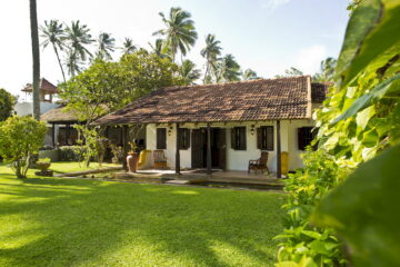 Kleines Haus im Garten einer Hotelanlage in Sri Lanka